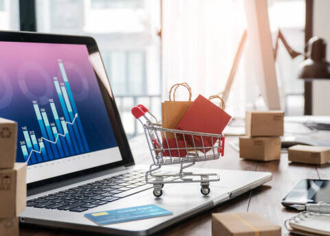 E-commerces reduzem dependência de marketplaces ao investir em marca própria, tráfego orgânico e relacionamento.