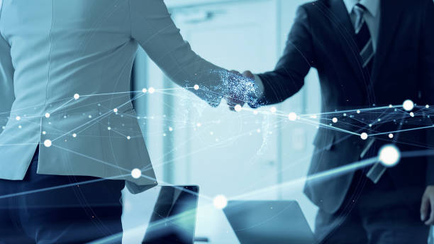 O social search influencia estratégias digitais ao transformar redes sociais em canais de descoberta e pesquisa.