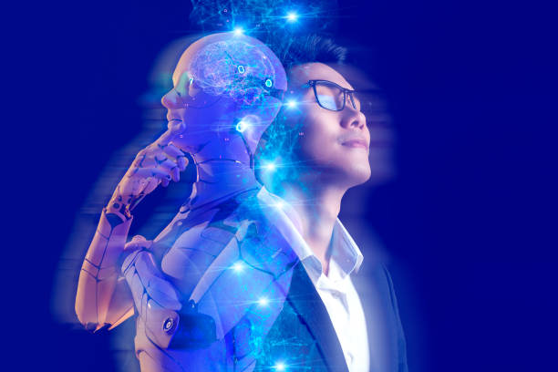 Estratégias híbridas unem inteligência humana e IA para aumentar eficiência, criatividade e qualidade nas decisões.